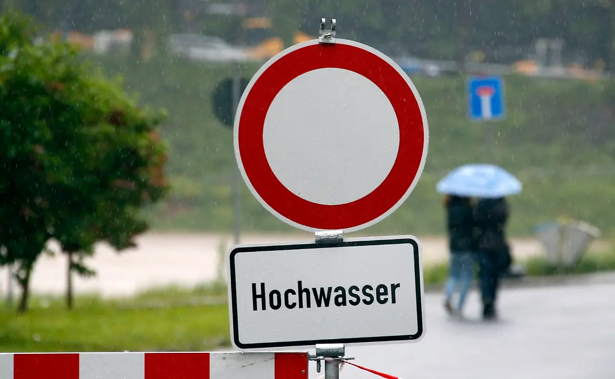 2013-06-02T114425Z-1505142754-GM1E9621IQZ01-RTRMADP-3-GERMANY-JPG6700595554157822353