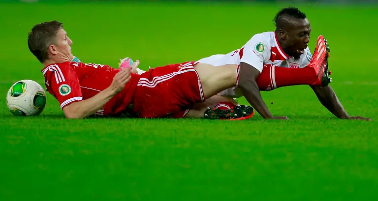 2013-06-01T192207Z-1237642654-LR2E9611HSKMZ-RTRMADP-3-SOCCER-GERMANY-JPG5347784112632973822