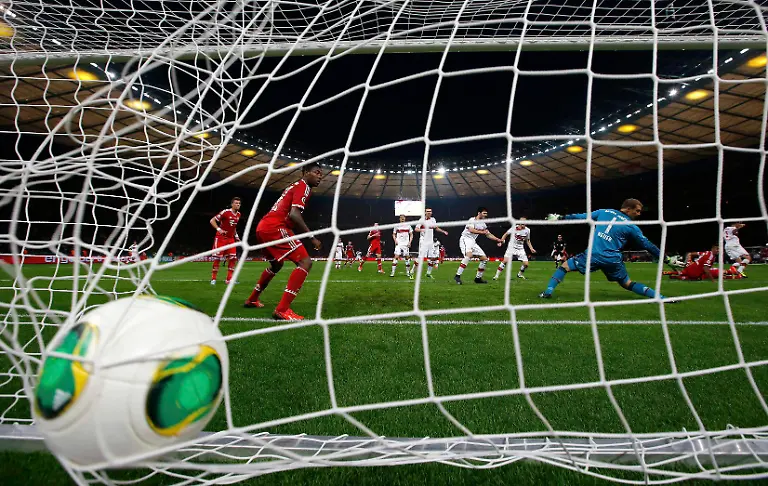 2013-06-01T210810Z-234130425-LR2E9611MPBSW-RTRMADP-3-SOCCER-GERMANY-JPG6313912984985140622