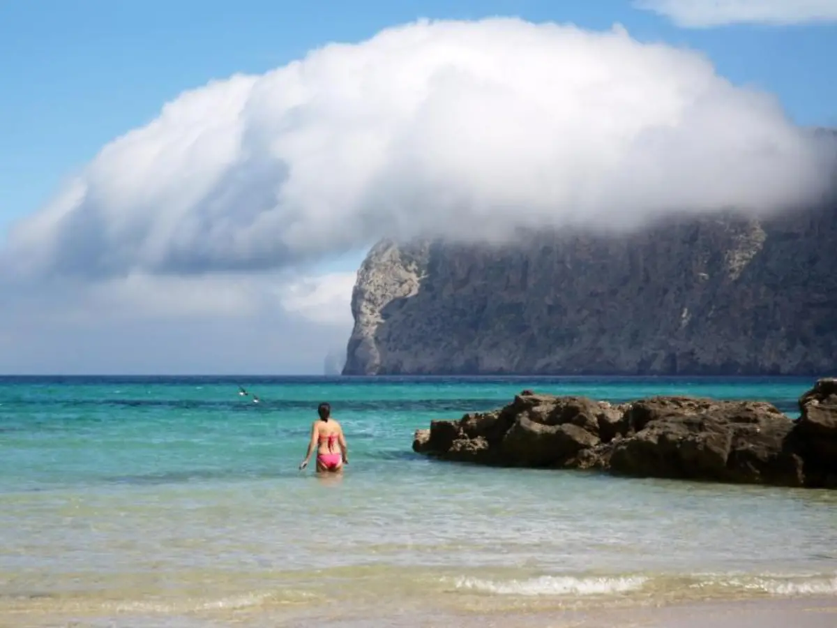 Genervt-von-Dauerregen-und-Kaelte-fluechten-die-Deutschen-in-die-Sonne