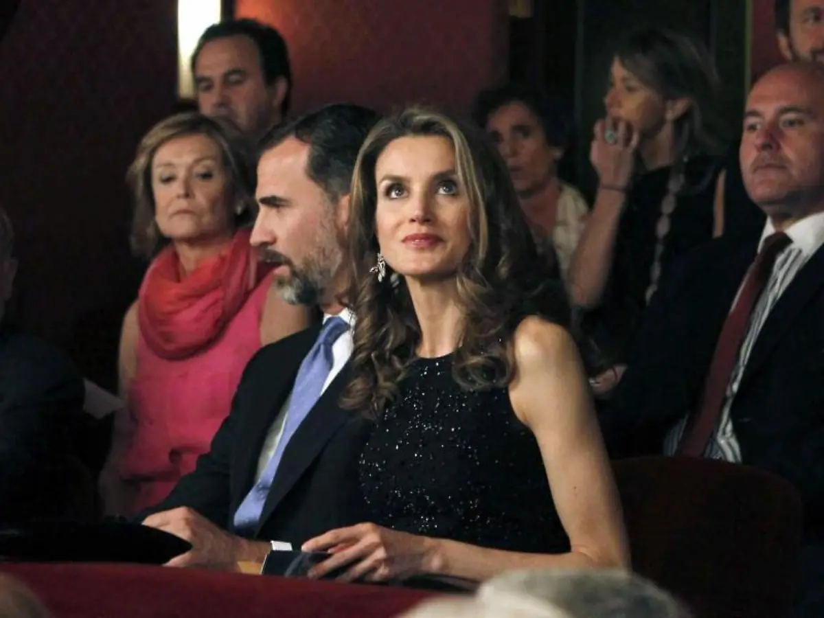 Kronprinz-Felipe-und-Prinzessin-Letizia-in-der-Oper-in-Barcelona