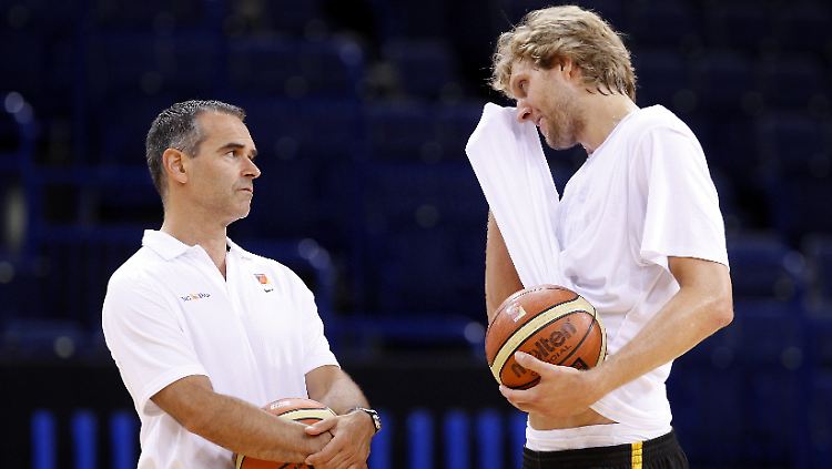 Bundestrainer Dirk Bauermann kann in Litauen auf seinen Superstar Dirk Nowitzki bauen.