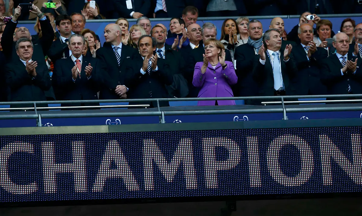 2013-05-25T193454Z-731540034-LR2E95P1IDUZB-RTRMADP-3-SOCCER-CHAMPIONS-JPG651679541808138710