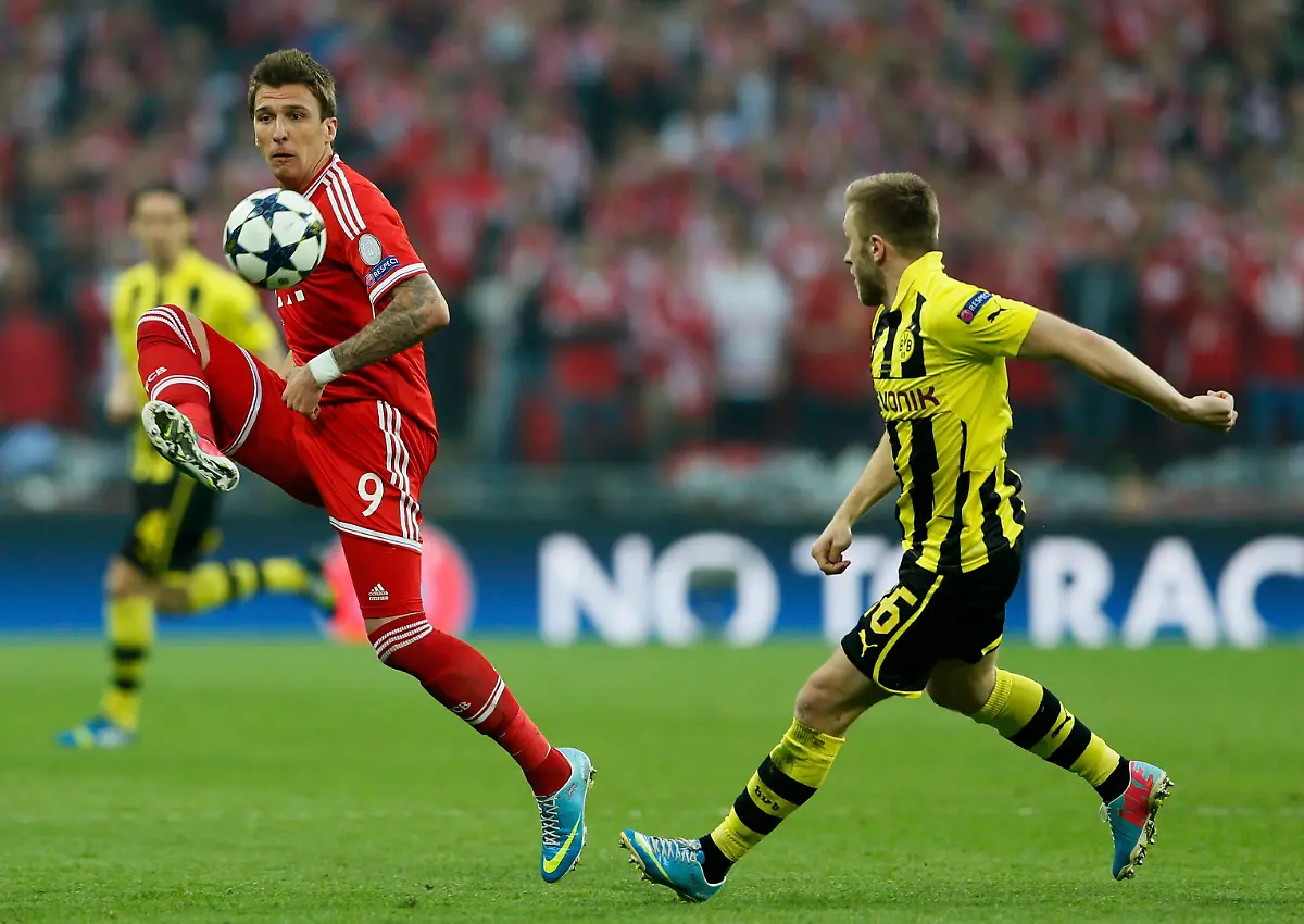 2013-05-25T195751Z-329622811-LR2E95P1JG40V-RTRMADP-3-SOCCER-CHAMPIONS-JPG9144145065173935058