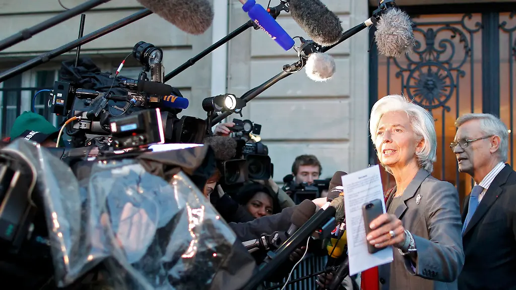 2013-05-24T195854Z-155515673-LR2E95O1JHVGN-RTRMADP-3-IMF-LAGARDE-FRANCE-JPG7834566097310893438