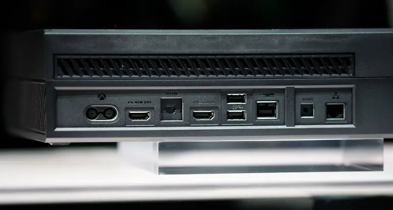 2013-05-21T183310Z-01-SEA53-RTRIDSP-3-MICROSOFT-XBOX-jpg5001725768549036777