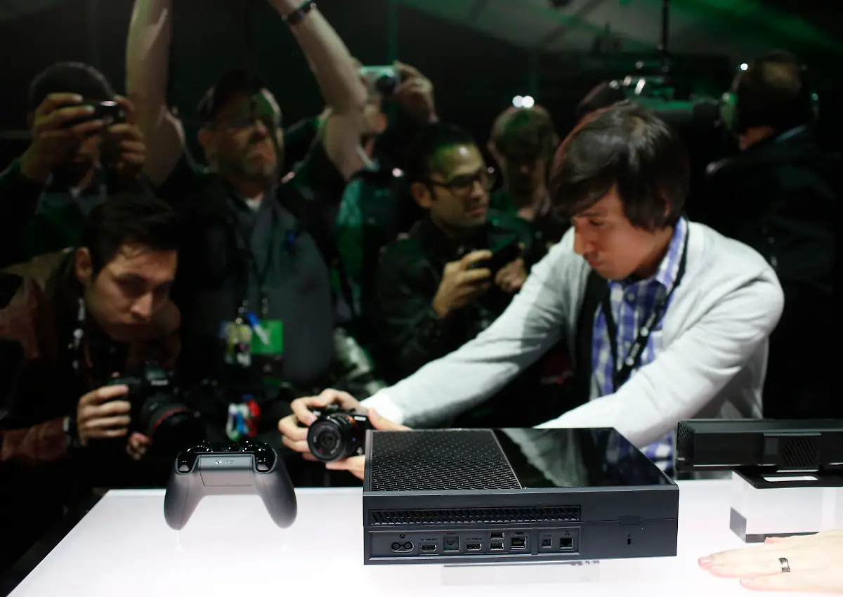 2013-05-21T183113Z-01-SEA48-RTRIDSP-3-MICROSOFT-XBOX-jpg9189892863136986772