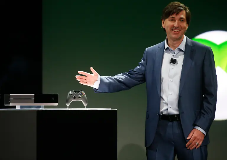 2013-05-21T181229Z-01-SEA12-RTRIDSP-3-MICROSOFT-XBOX-jpg8324659344552571941