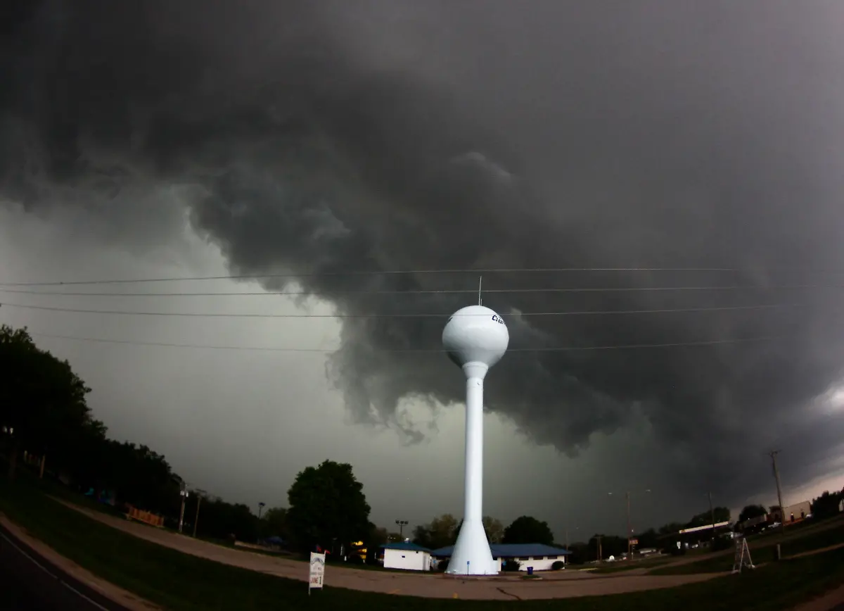 2013-05-20T080436Z-01-GRB023-RTRIDSP-3-USA-OKLAHOMA-TORNADO-jpg5313801652119081811