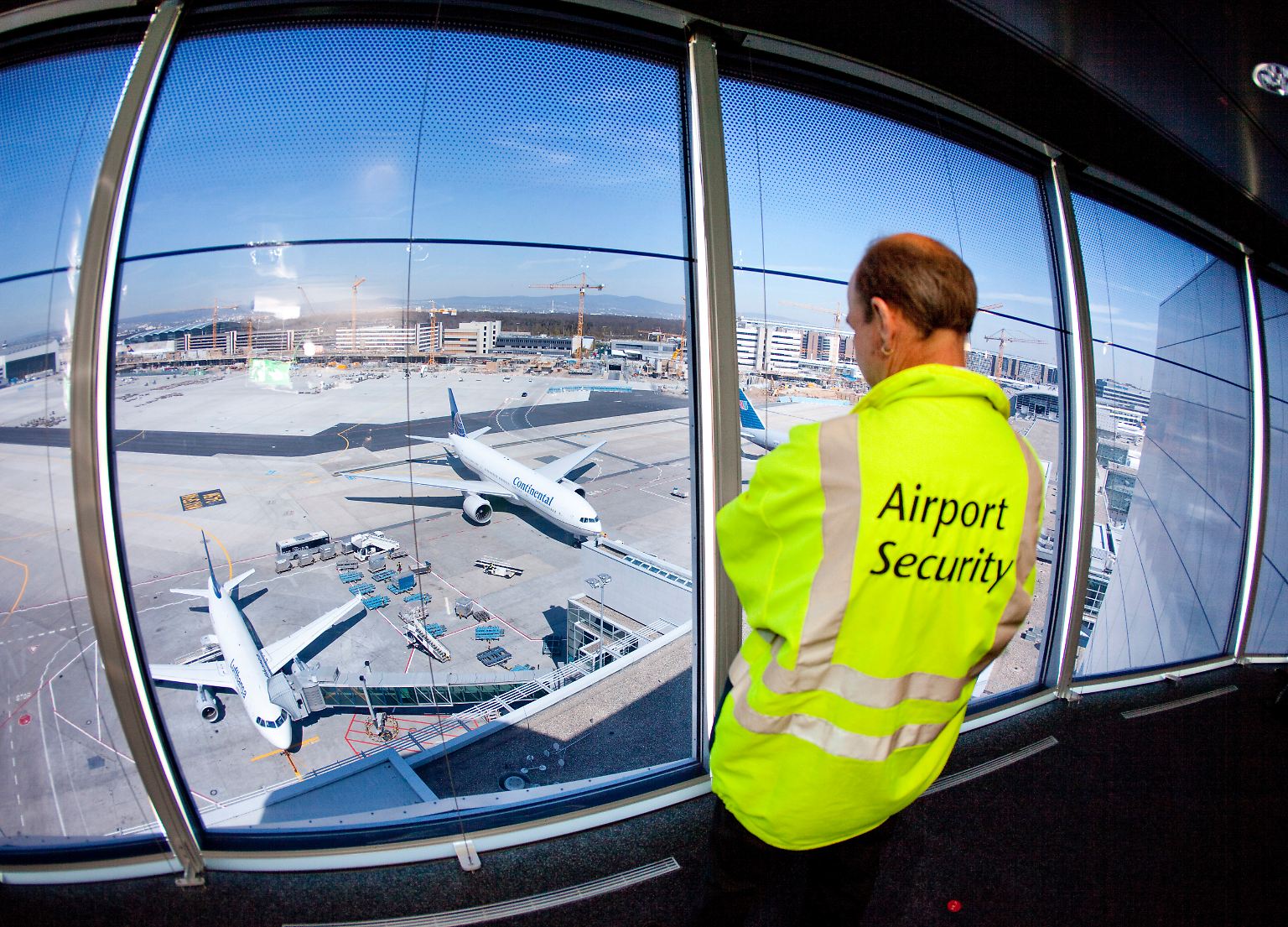 Das Gelände schnöde einen Flughafen zu nennen, wäre fast untertrieben. 