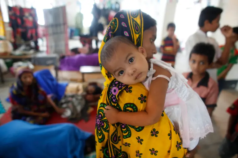 2013-05-16T074347Z-01-DHA003-RTRMDNP-3-STORM-SOUTHASIA-JPG504300904310945658