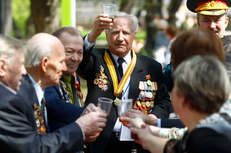 2013-05-09T105224Z-01-MOS17-RTRMDNP-3-RUSSIA-JPG5166204956079535489