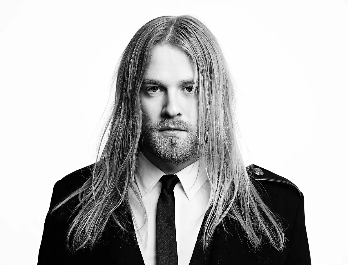 Island2-eythor-ingi-portrait-1