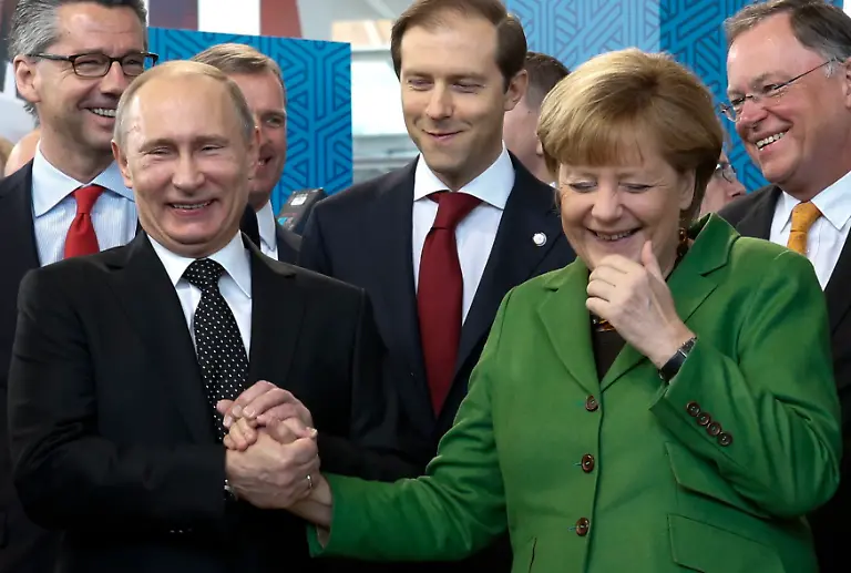Merkel-und-Putin-auf-Messe-in-Hannover