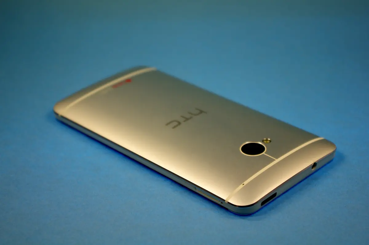 HTC-One-05