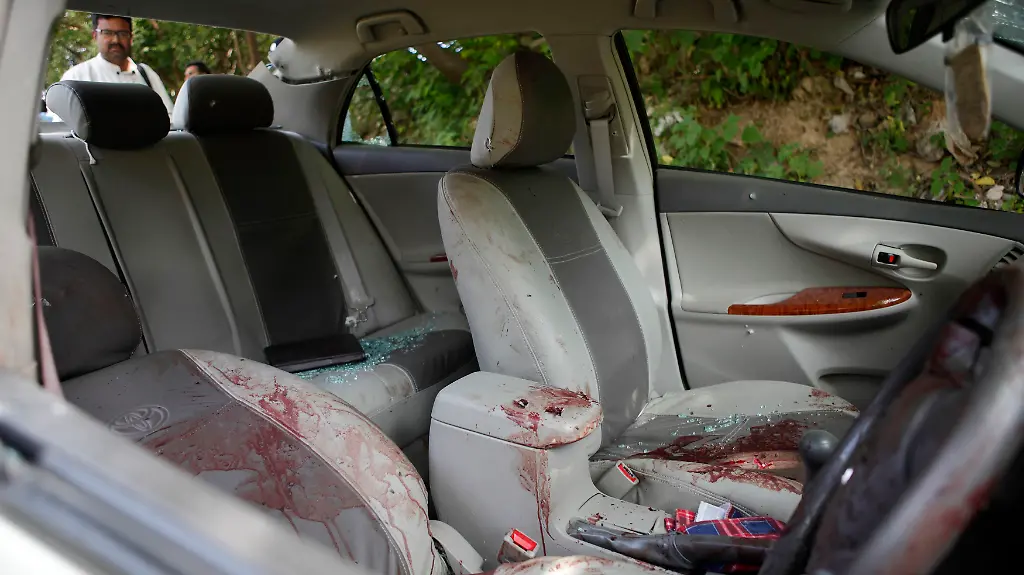 2013-05-03T070050Z-01-MKZ103-RTRMDNP-3-PAKISTAN-BHUTTO-JPG2196453935552594991