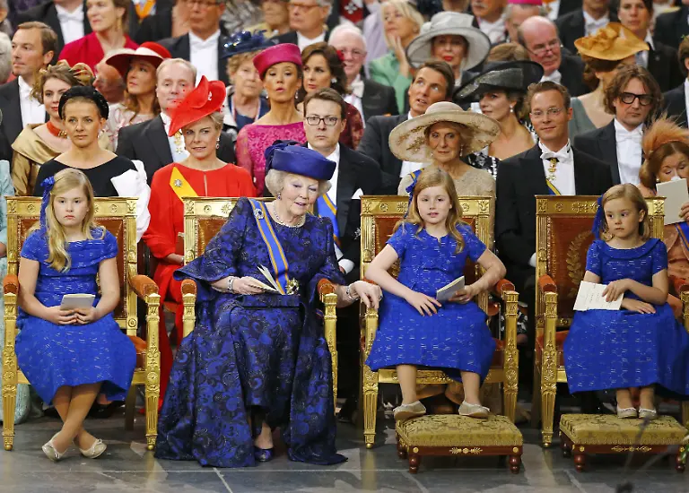 2013-04-30T124623Z-01-JMR56-RTRMDNP-3-DUTCH-MONARCHY-JPG7317579981524251825