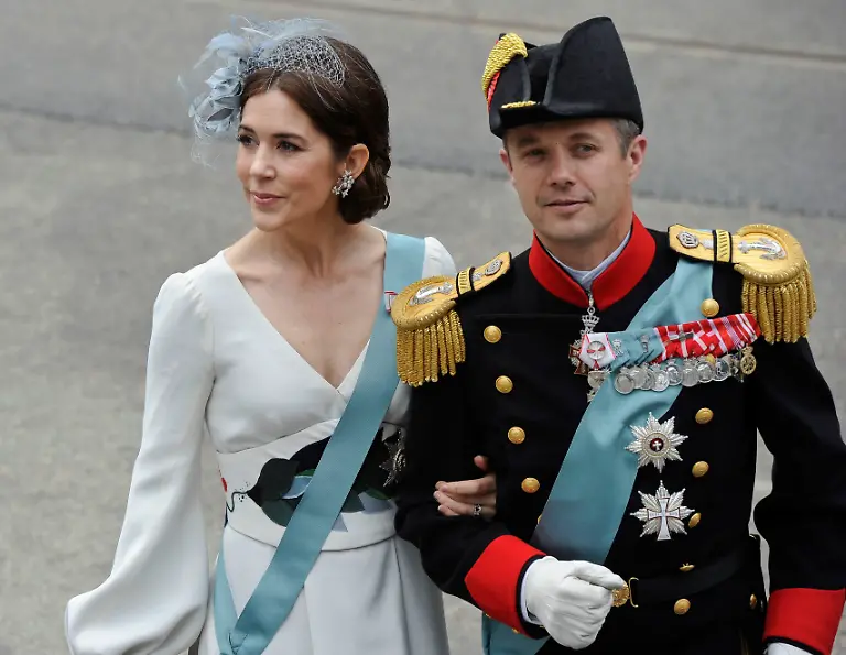 2013-04-30T143354Z-01-KAR62-RTRMDNP-3-DUTCH-MONARCHY-JPG1085940250636657649