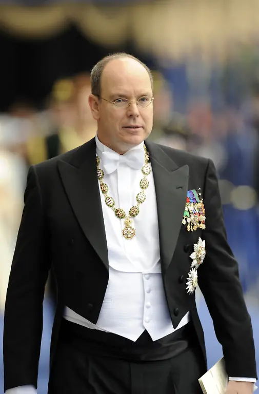 2013-04-30T135353Z-01-JMR81-RTRMDNP-3-DUTCH-MONARCHY-JPG8197738854242712868