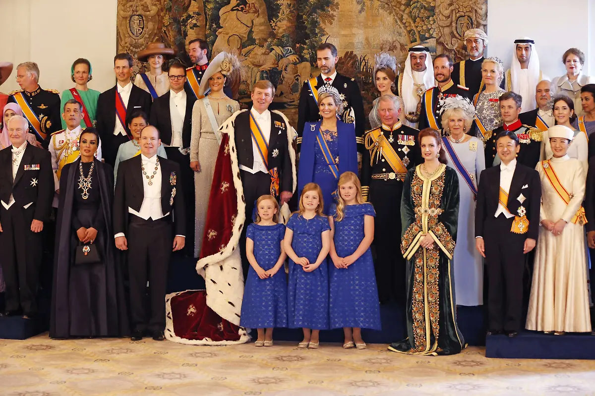 2013-04-30T142354Z-01-JMR89-RTRMDNP-3-DUTCH-MONARCHY-JPG1941327140905127648