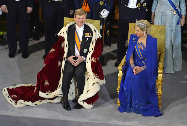 2013-04-30T133655Z-01-JMR75-RTRMDNP-3-DUTCH-MONARCHY-JPG2244004617328640456