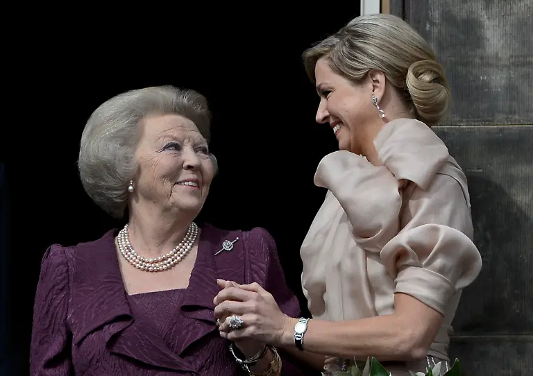 2013-04-30T102222Z-01-KAR19-RTRMDNP-3-DUTCH-MONARCHY-JPG2434527922760121951