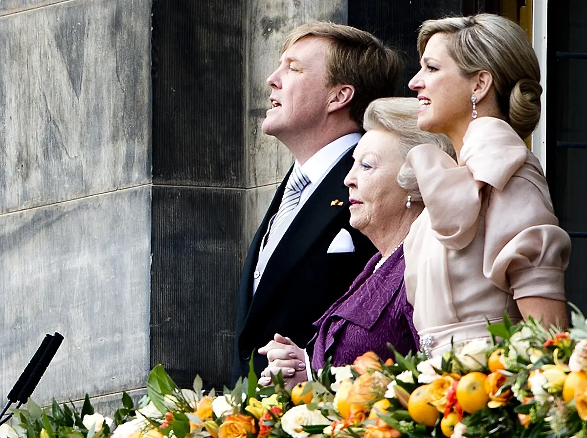 2013-04-30T094352Z-01-JMR28-RTRMDNP-3-DUTCH-MONARCHY-JPG4824738747634312819