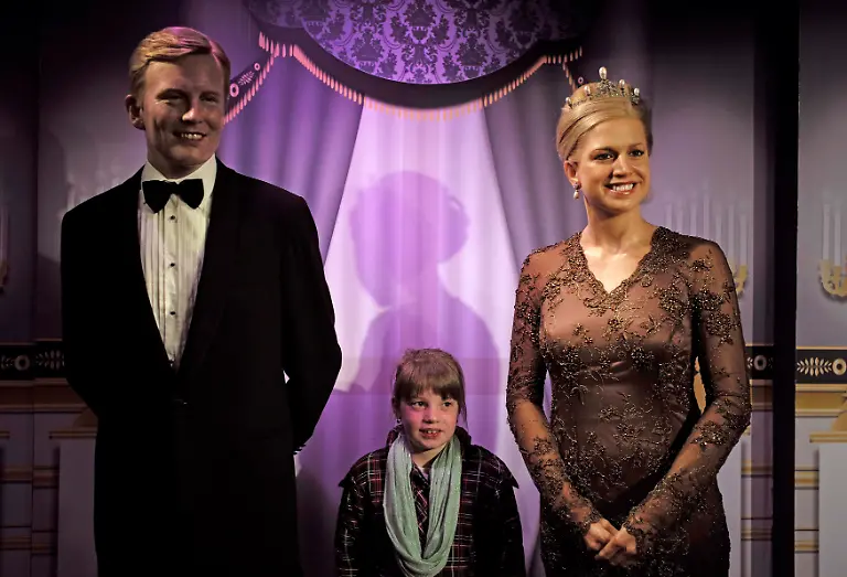 2013-04-29T110826Z-01-YH03-RTRMDNP-3-DUTCH-MONARCHY-JPG3292898734986837262