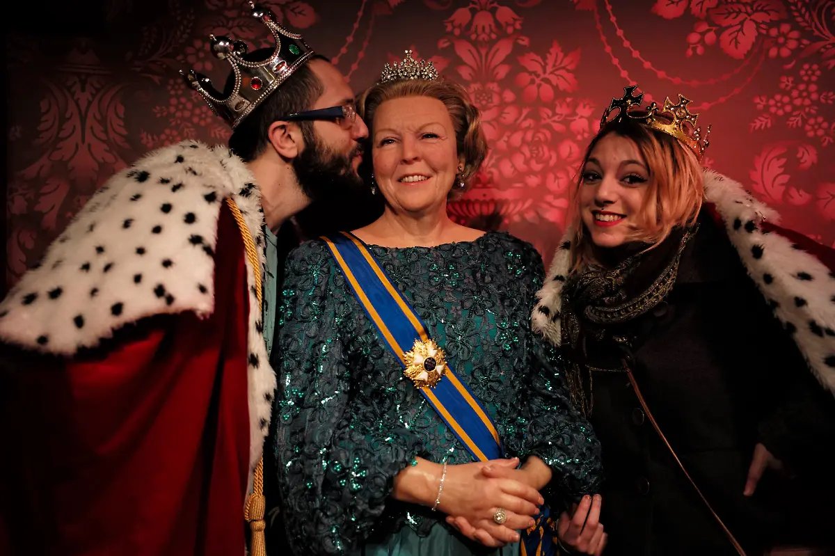 2013-04-29T112317Z-01-YH06-RTRMDNP-3-DUTCH-MONARCHY-JPG2310478768573930106