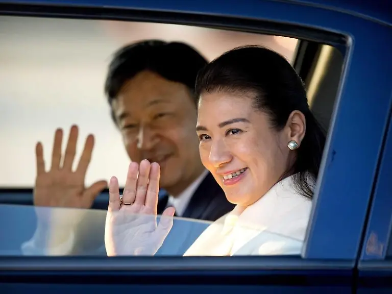 Japans-Kronprinzessin-Princess-Masako-und-Kronprinz-Naruhito-zu-BEsuch-in-Amsterdam