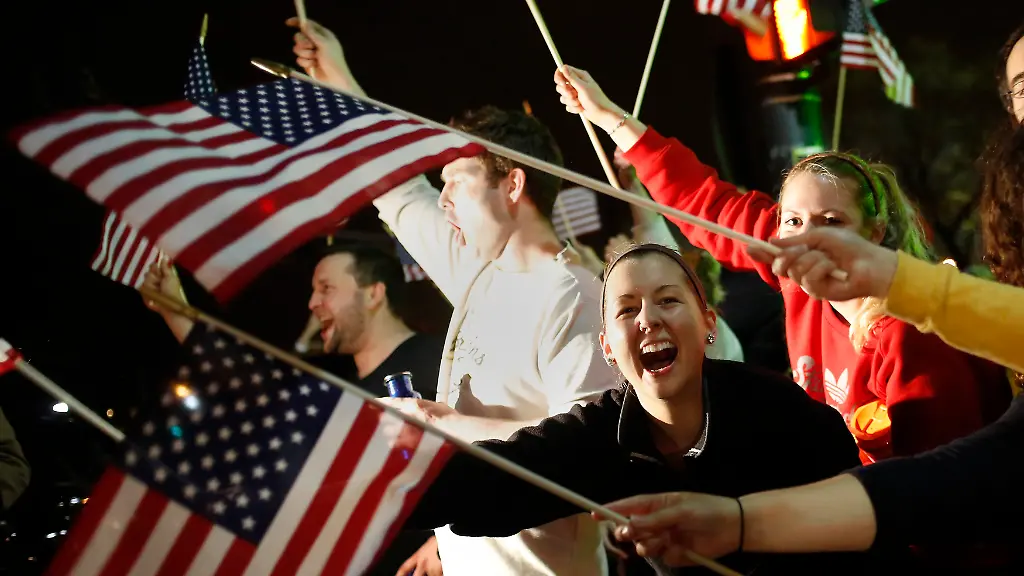 2013-04-20T024444Z-01-SHN629-RTRMDNP-3-USA-EXPLOSIONS-BOSTON-JPG8794842855587967639