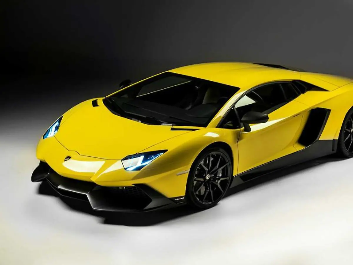 Noch-einmal-staerker-Die-auf-100-Einheiten-limitierte-Anniversario-Version-des-Lamborghini-Aventador-kommt-auf-720-Pferdestaerken