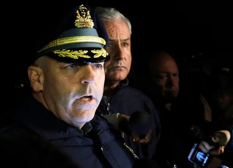 2013-04-19T084034Z-01-JJR101-RTRMDNP-3-USA-EXPLOSIONS-BOSTON-SHOOTING-POLICE-JPG5229946938993914283