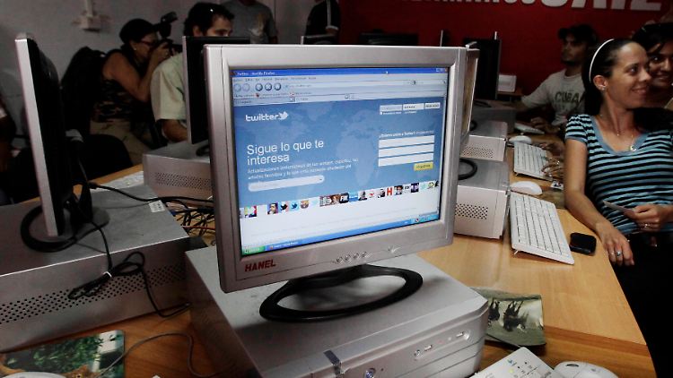 Dieser Computer mit Internetzugang bleibt unbesetzt.