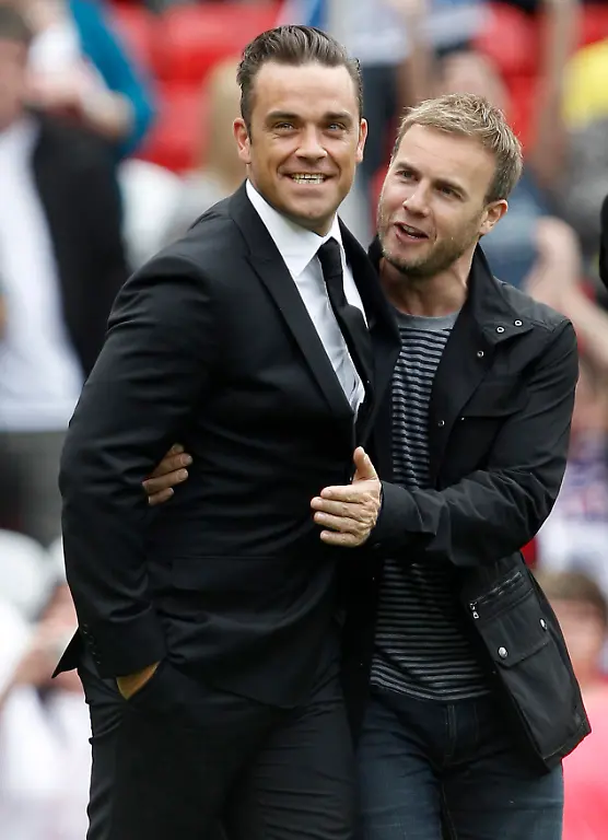 Robbie-und-Gary-2010-bei-einem-Fuball-Charity-Spiel-im-Old-Trafford