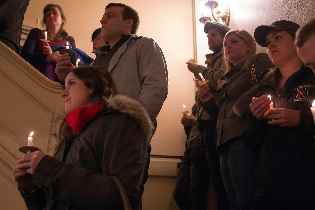 2013-04-17T020844Z-01-SHN634-RTRMDNP-3-USA-EXPLOSIONS-BOSTON-JPG5055147301679980800