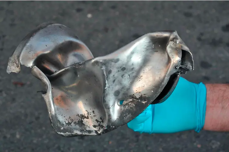 2013-04-17T031627Z-01-TOR431-RTRMDNP-3-USA-EXPLOSIONS-BOSTON-JPG6271794938023372814