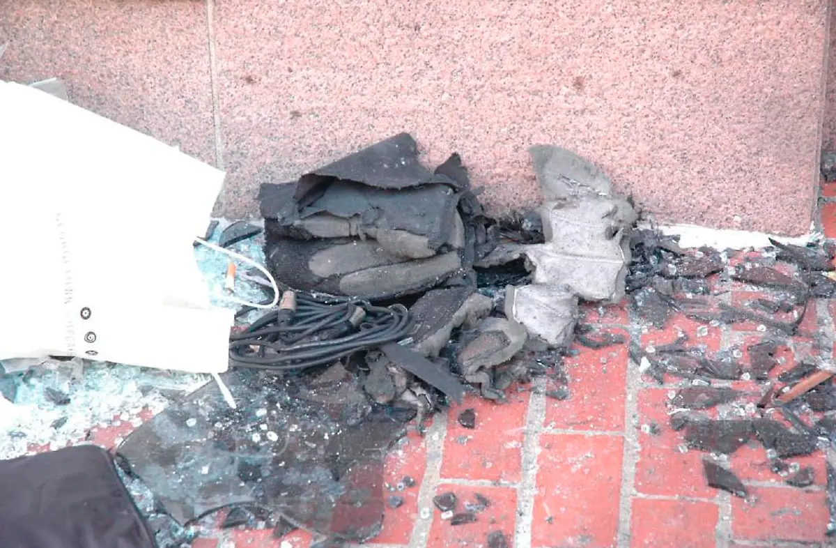 2013-04-17T031701Z-01-TOR434-RTRMDNP-3-USA-EXPLOSIONS-BOSTON-JPG8654079989832808744