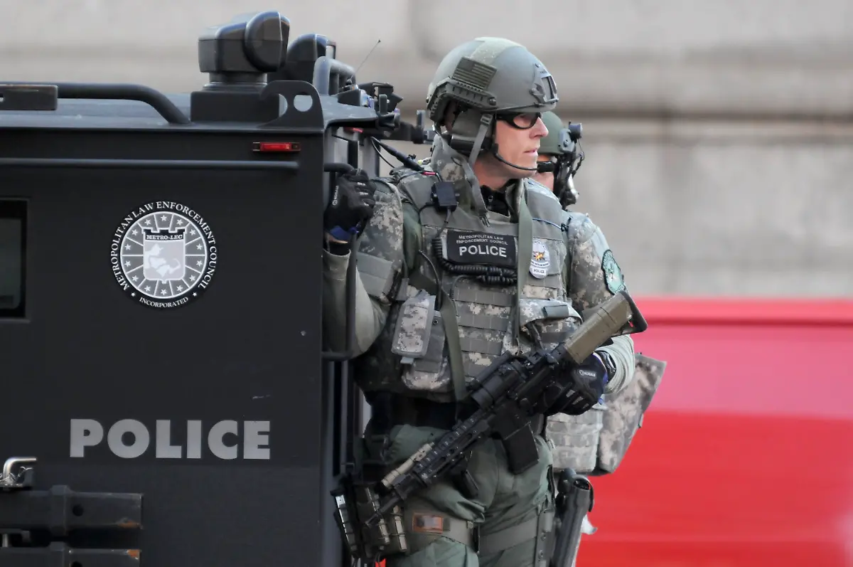 2013-04-16T030735Z-01-BOS217-RTRMDNP-3-ATHLETIC-MARATHON-BOSTON-BLAST-JPG86835870048663952