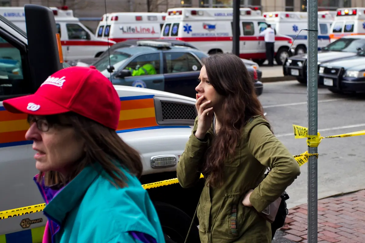 2013-04-15T205031Z-01-BOSDR008-RTRMDNP-3-ATHLETICS-MARATHON-BOSTON-BLAST-JPG6924964214092659171