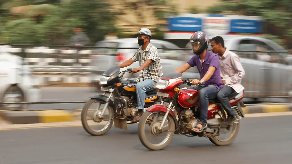 2013-04-08T110725Z-01-DEL03-RTRMDNP-3-INDIA-TVSMOTOR-BMW-JPG5592080355137859762