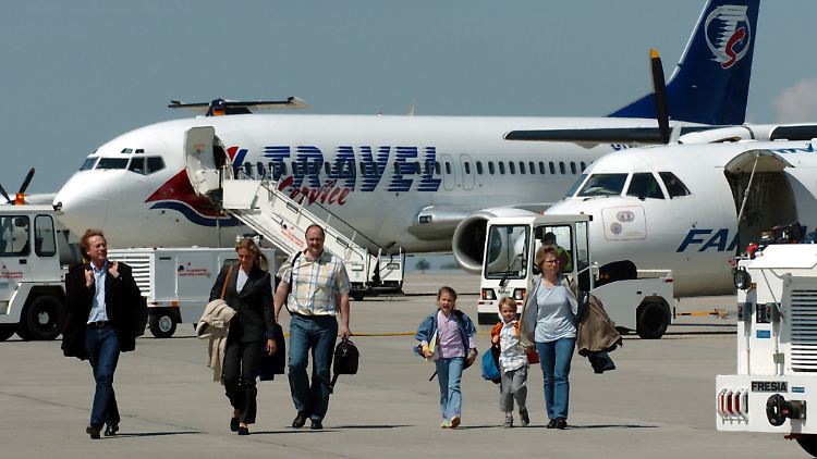 Endlich wieder auf festem Boden: Bei der Landung vieler Ferienflieger wird von den Passagieren applaudiert.