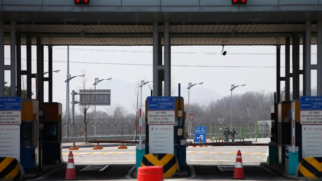 2013-04-03T044622Z-01-SEO207-RTRMDNP-3-KOREA-NORTH-ZONE-JPG7451997504873103830