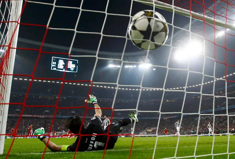 2013-04-02T194448Z-01-CVI129-RTRMDNP-3-SOCCER-CHAMPIONS-JPG5663568662582205566