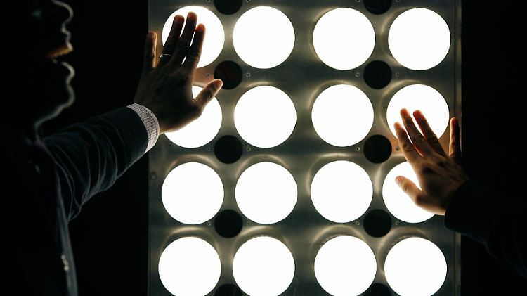 Klage, Gegenklage - und das alles im Licht der LED.