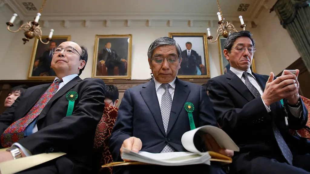 2013-03-28T031437Z-01-TOK300-RTRMDNP-3-JAPAN-ECONOMY-KURODA-JPG2966569889733027588