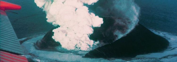 Surtsey am Tag 16 nach der Entstehung.