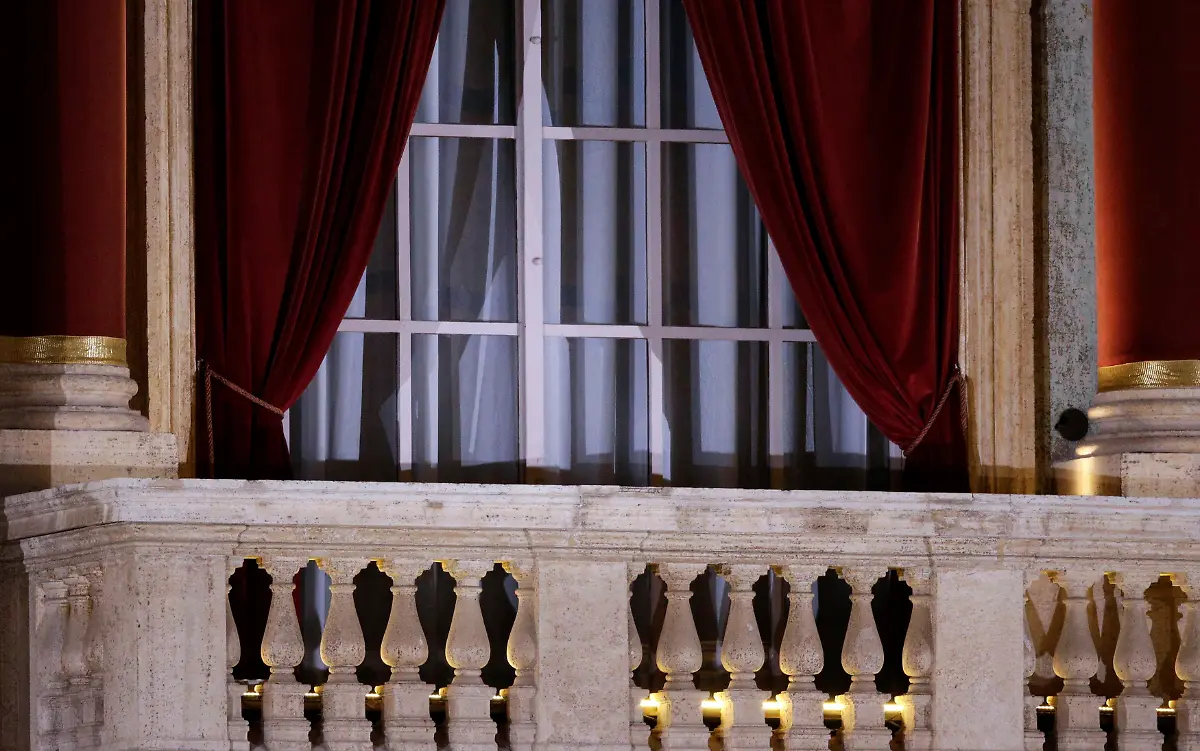 2013-03-12T182809Z-01-MXR12-RTRMDNP-3-POPE-SUCCESSION-START-JPG2405657359815103189