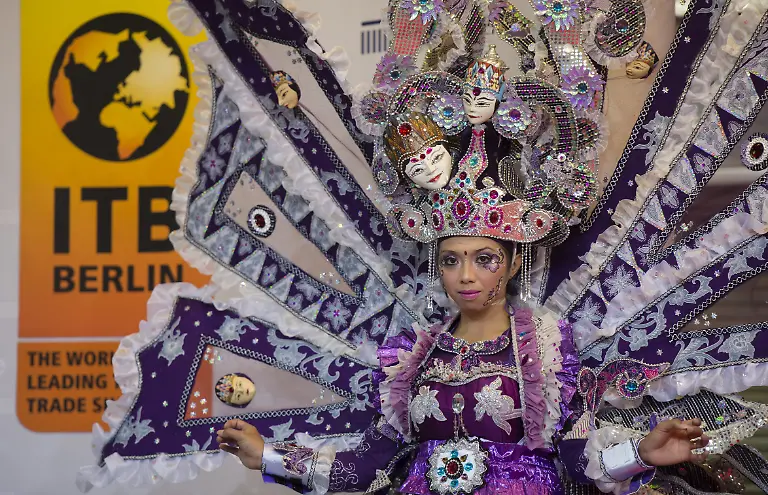 DI30121-20130305-jpg4887446759578242207