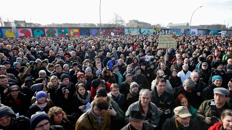 2013-03-03T152624Z-01-FAB08-RTRMDNP-3-GERMANY-WALL-JPG6531509894177052959